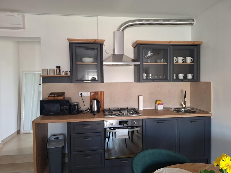 Coffee/tea facilities, Kitchen or kitchenette, Dining area, pet friendly, stove, toaster