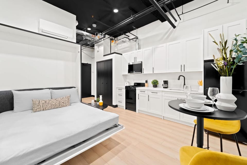 Prime Downtown Stay Steps from Petco Park Apartment in Gaslamp Quarter