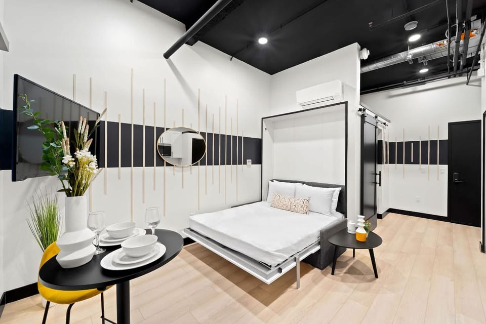 Prime Downtown Stay Steps from Petco Park Apartment in Gaslamp Quarter