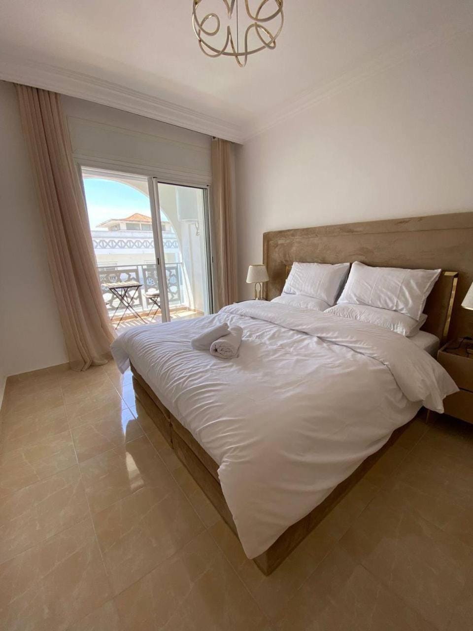 Bed, Photo of the whole room, Bedroom, towels