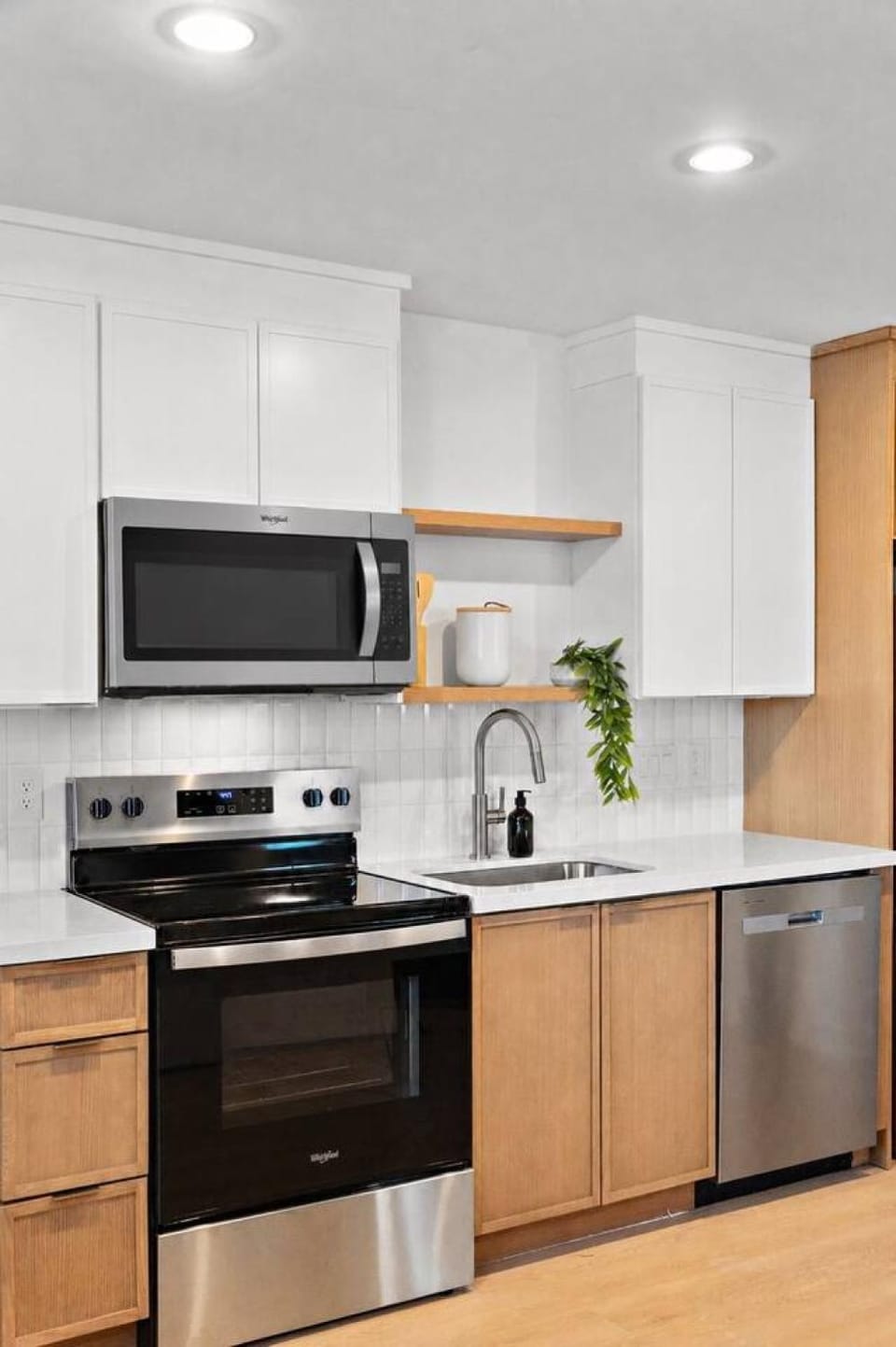 Trendy 1BR DT Houston Sleeps 4 Apartment in Harris County