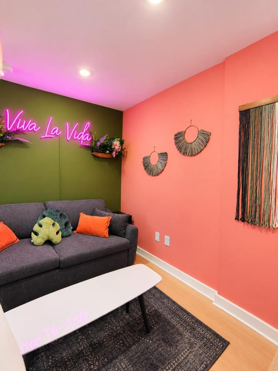 Modern 1BR Free Parking Sleeps 4 Apartment in Harris County