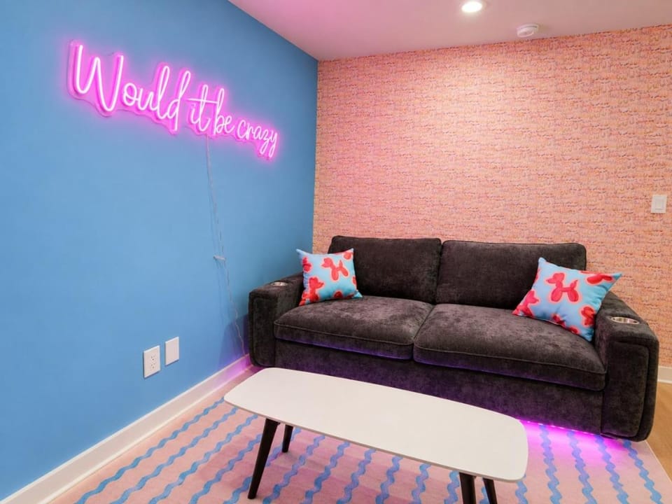 Modern 1BR Suite Sofa Bed Sleeps 4 Apartment in Harris County