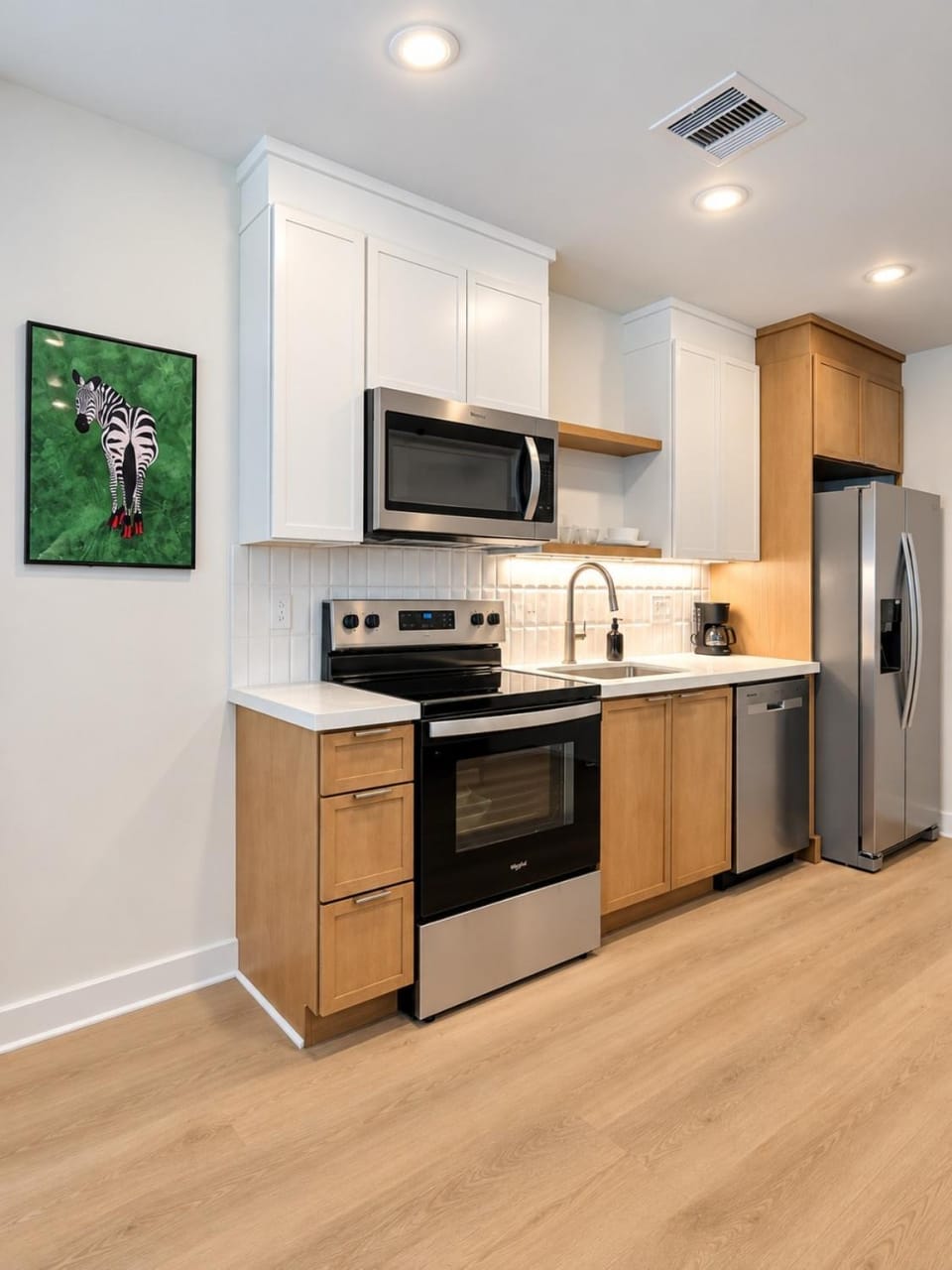 Modern 1BR Suite Sofa Bed Sleeps 4 Apartment in Harris County