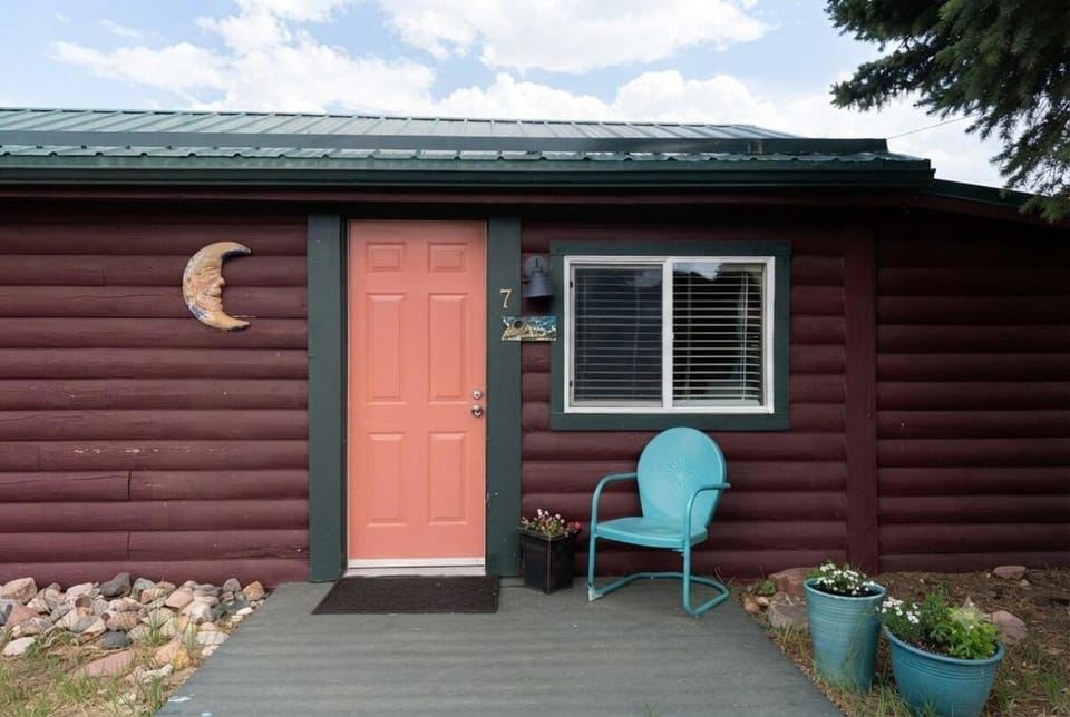 Cabin#7 in Lake George Cabins & RV Park Cabin in Park County