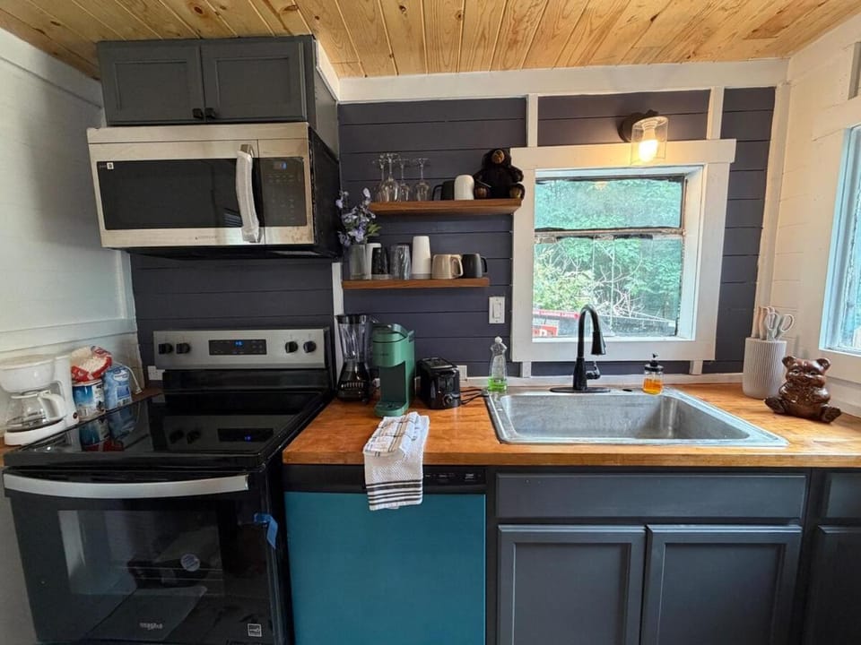 Peaceful Private Cabin near Everything Cabin in Pigeon Forge