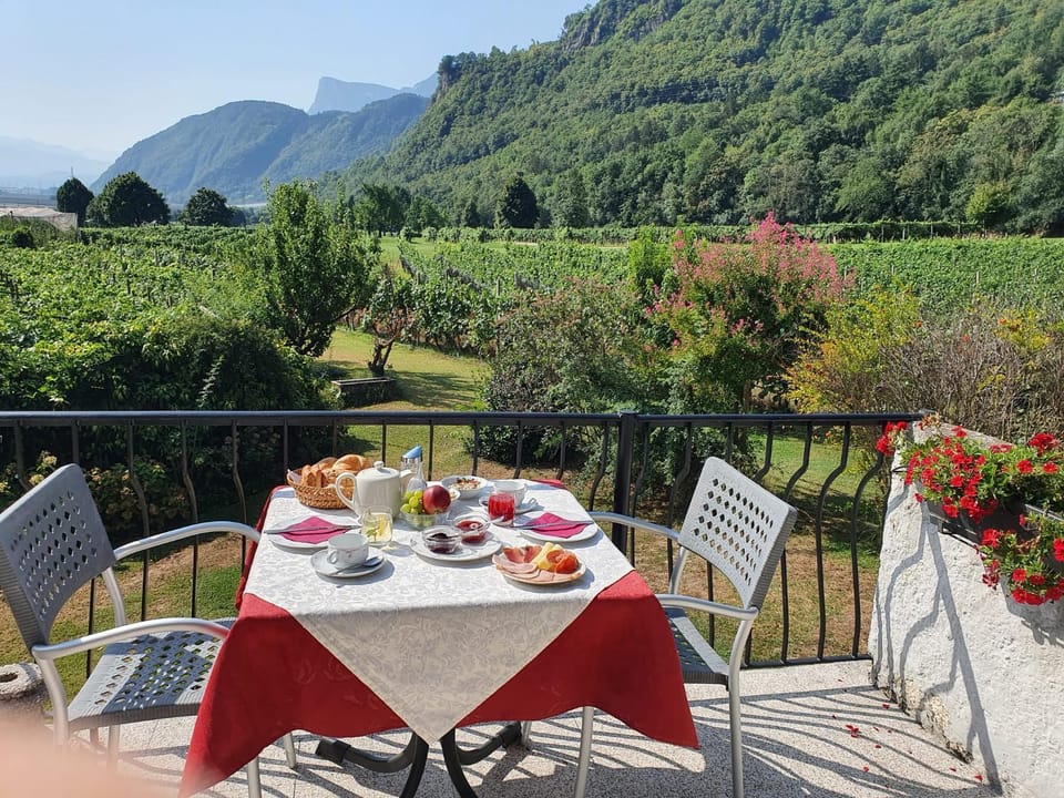 View (from property/room), Balcony/Terrace, Mountain view, Breakfast