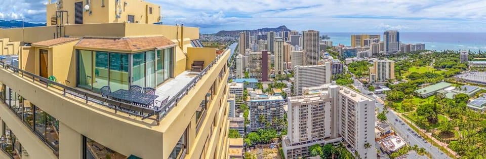 Beautiful views from every room Apartment in McCully-Moiliili