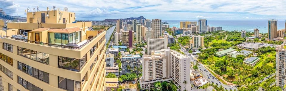 Beautiful views from every room Apartment in McCully-Moiliili
