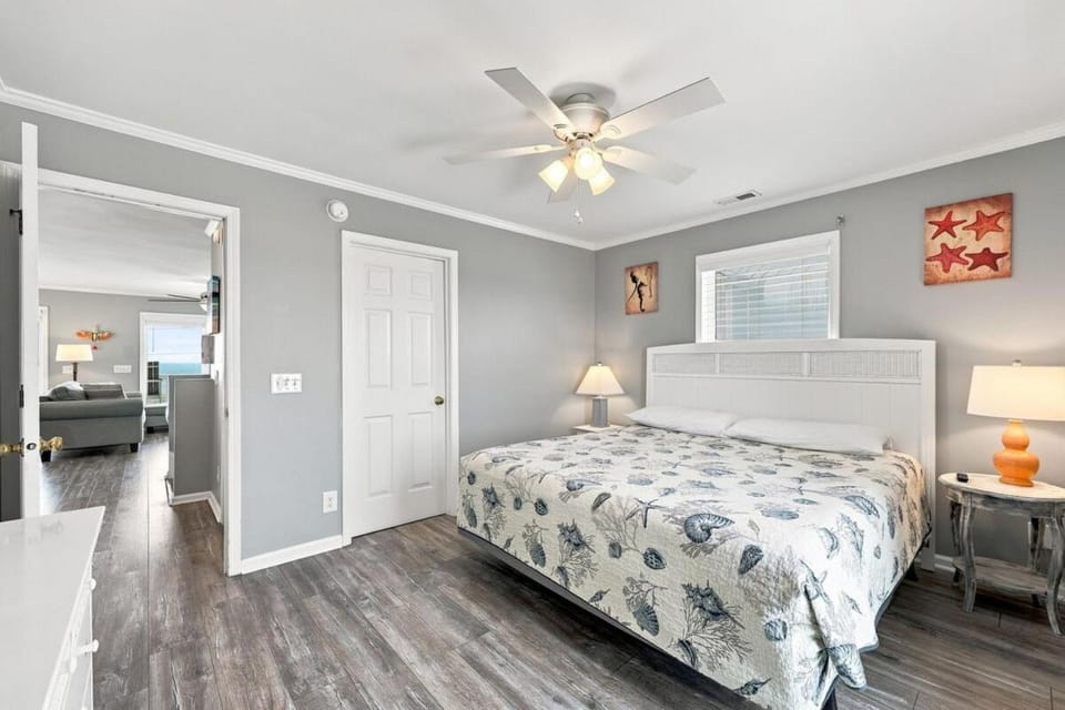 Coastal Comfort - Starfish Escape Apartment in North Topsail Beach