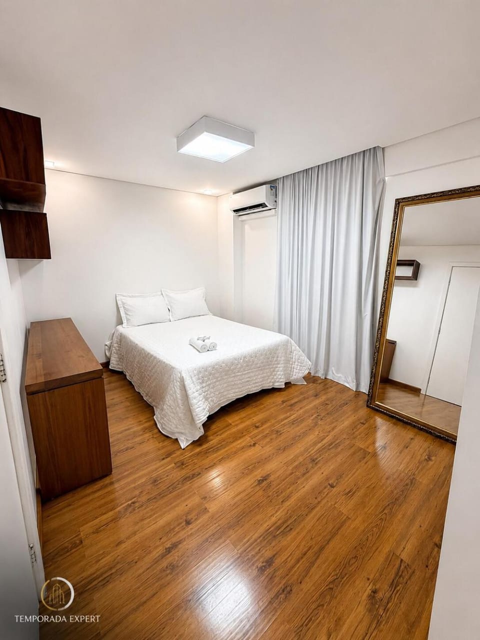 Bed, air conditioner