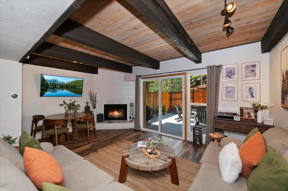 Stone Lodge Summit Unit B Near Snow Summit Apartment in Big Bear