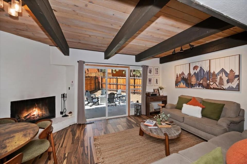 Stone Lodge Summit Unit B Near Snow Summit Apartment in Big Bear