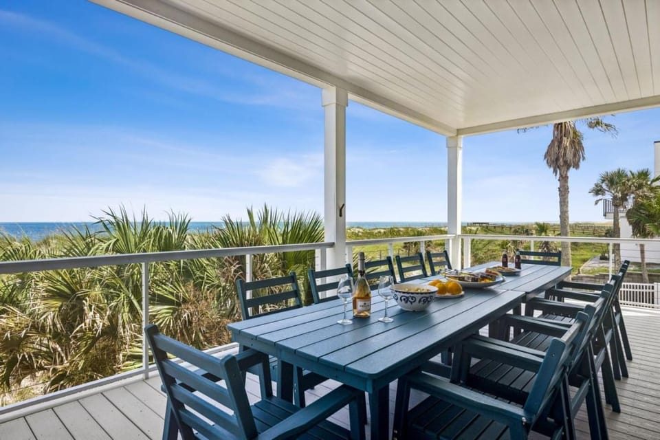 Fin and Tonic Oceanfront Beach House House in Amelia Island