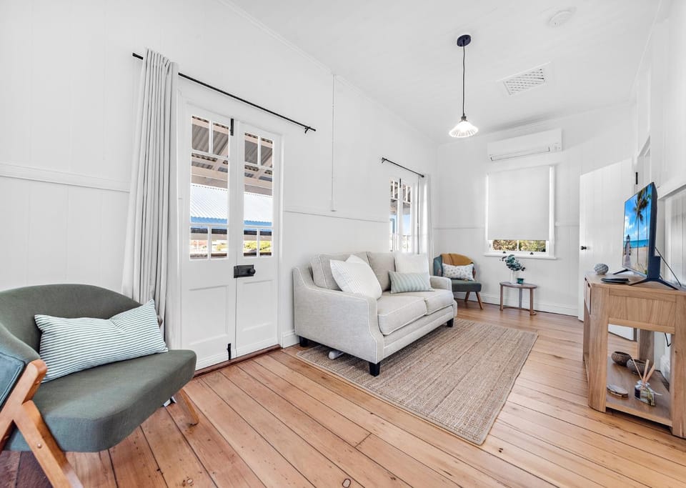 Stayawhile Cottage - Heritage 3 Bed in Tenterfield House in Tenterfield