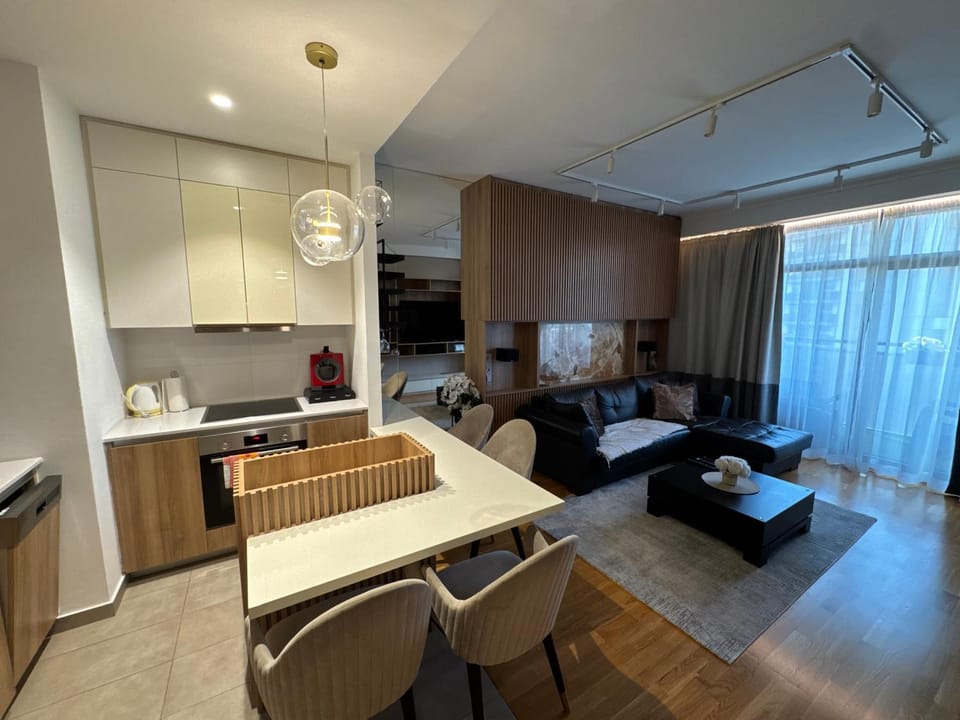Bed, TV and multimedia, Kitchen or kitchenette, Living room