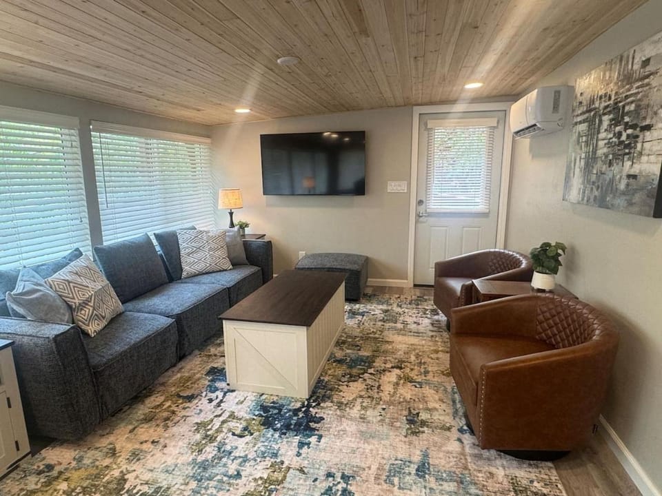50 Creekside Retreat | 2BR Hideaway + Private Hot Tub House in Sedona