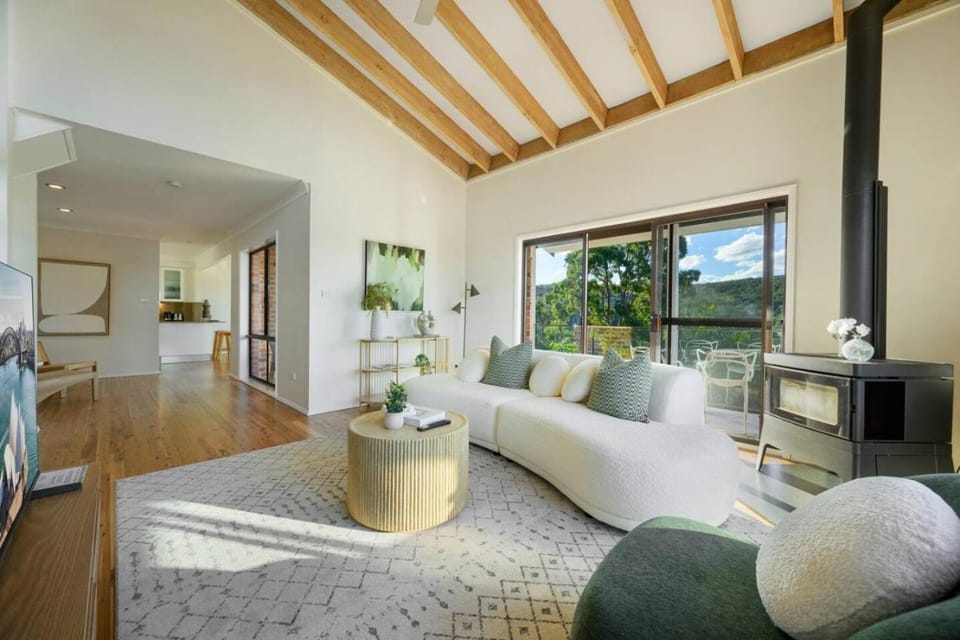 4BR Coastal Escape - Pool and Views at Tascott House in Central Coast