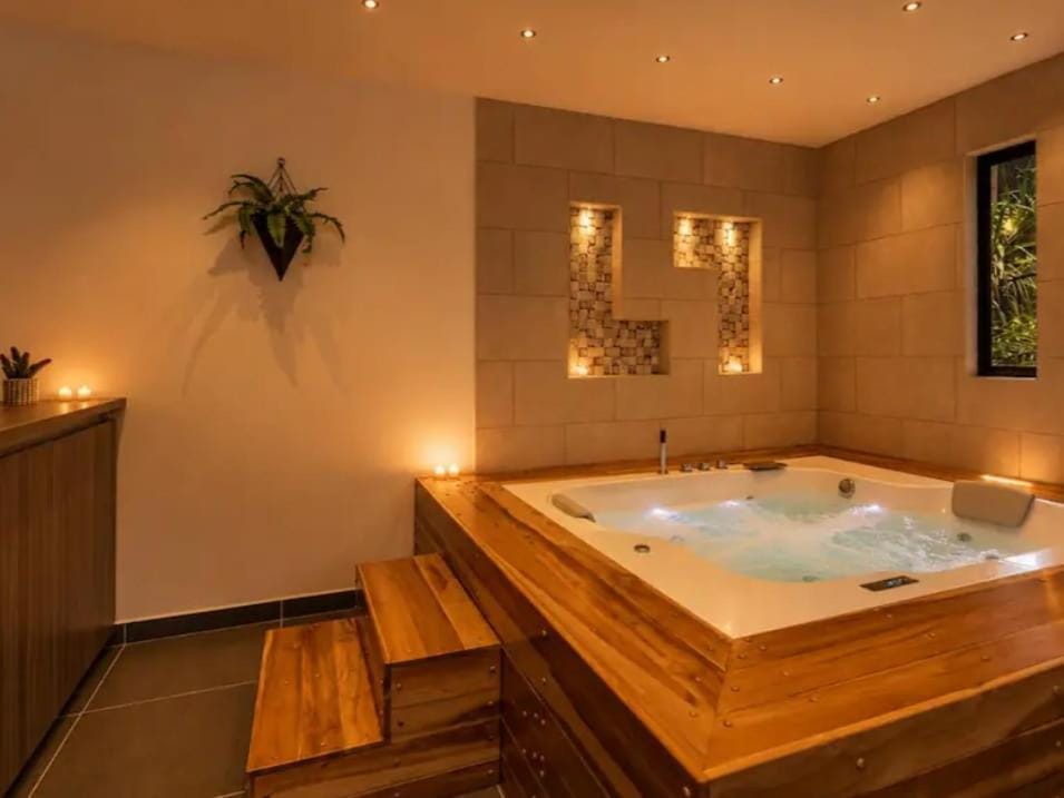 Apartamento con jacuzzi y discoteca, 3 habitaciones, poblado medellín Apartment in Medellin