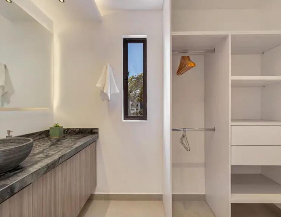 Apartamento con jacuzzi y discoteca, 3 habitaciones, poblado medellín Apartment in Medellin