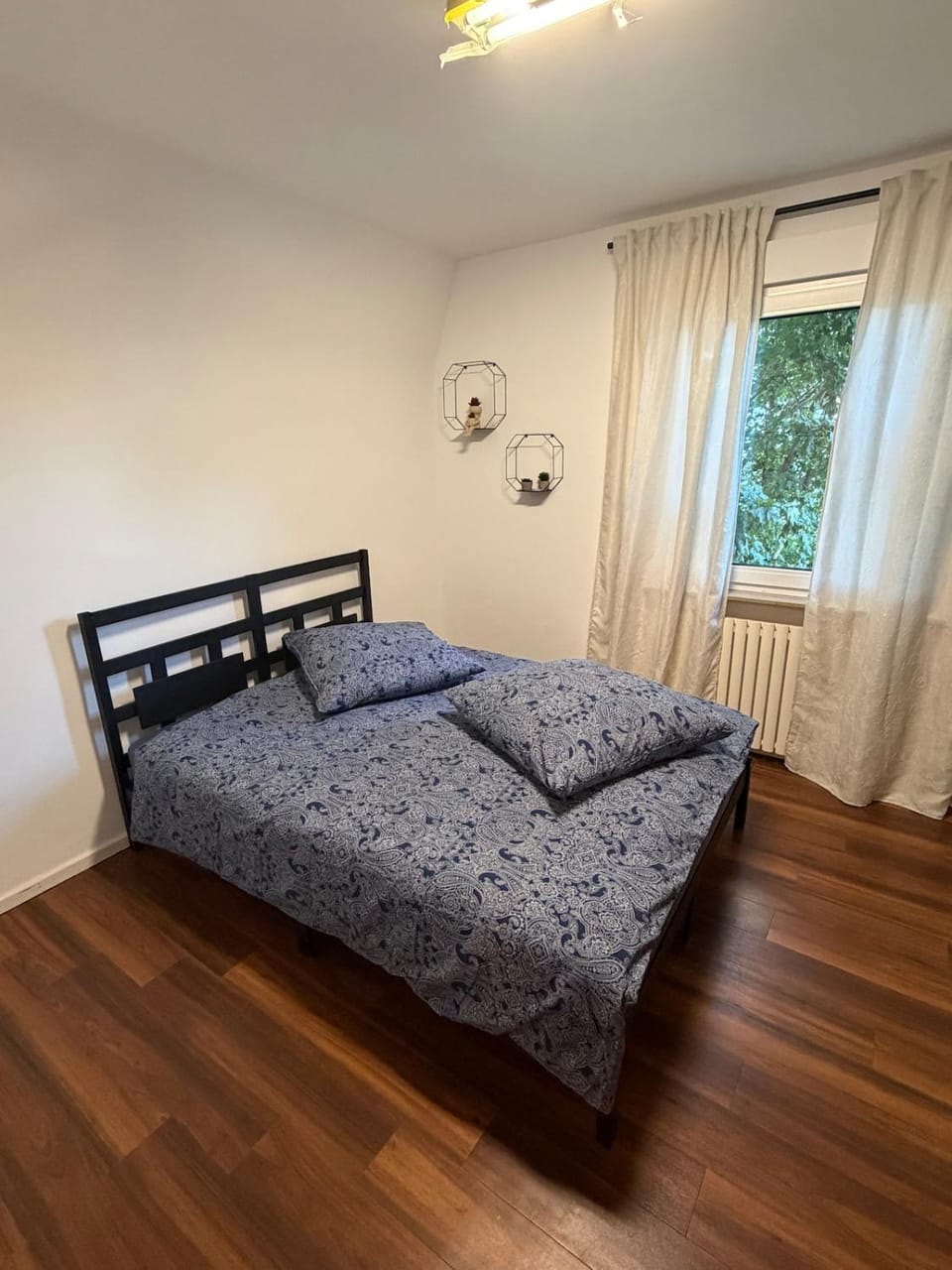 Zentrale 3-Zimmer-Wohnung mit Balkon - bis 5 Gäste Apartment in Ludwigsburg