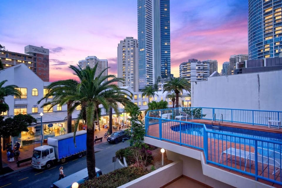 Property building, Day, City view, Pool view, Swimming pool, Location