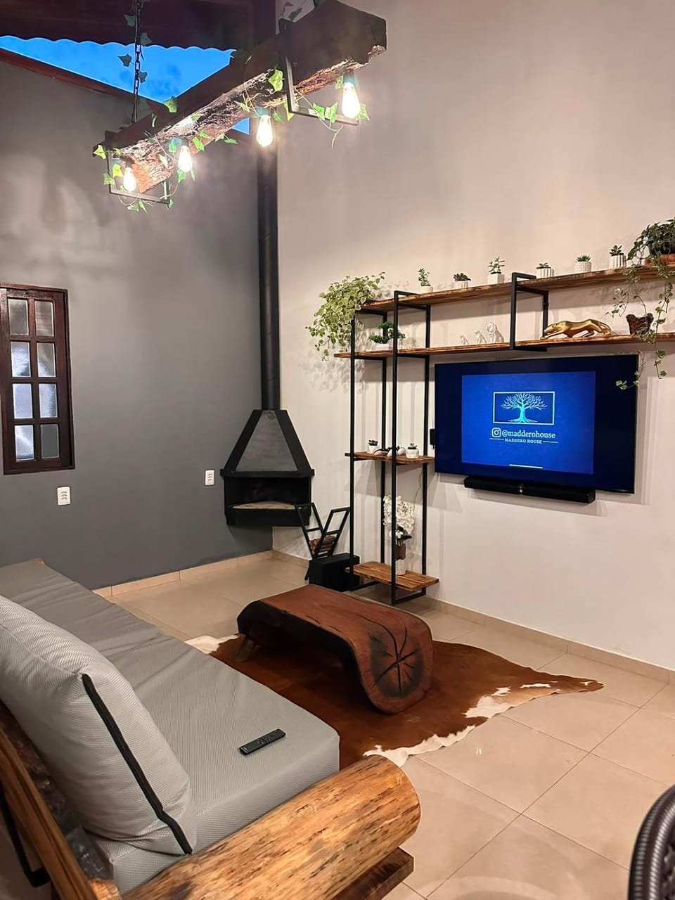 Communal lounge/ TV room, TV and multimedia, Living room, Seating area, Evening entertainment, fireplace