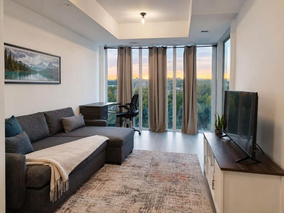 Premium Furnished 1BR Near Clarkson GO with Parking Apartment in Oakville