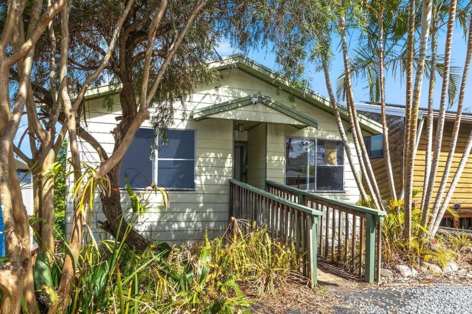 Lakeside Haven - Private Jetty and 6BR Group Retreat House in Central Coast