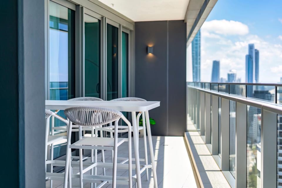 Jewel Realty - Premium Beachfront Residences Apartment in Surfers Paradise