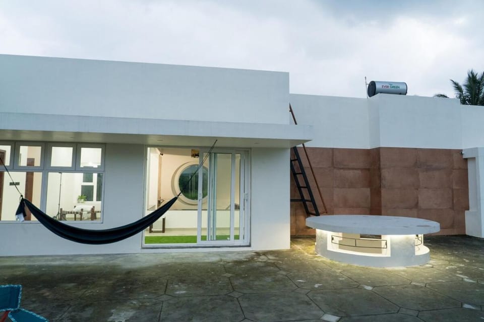 Balcony/Terrace, sunbed