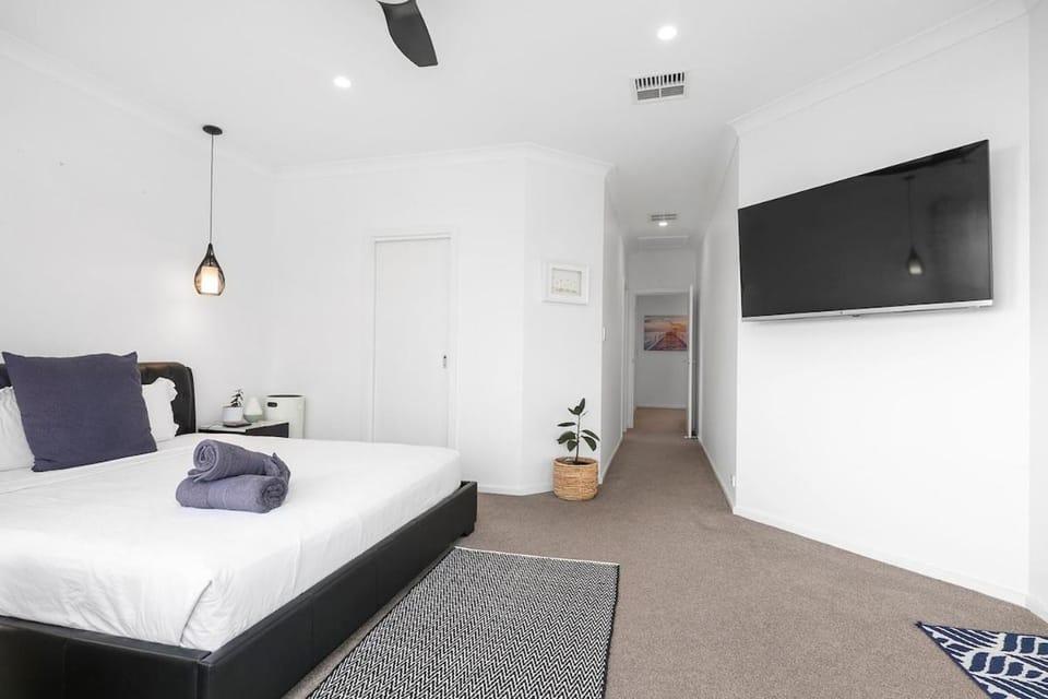 Ocean View Home with Pool - Balcony - Sleeps 10 House in Hallett Cove