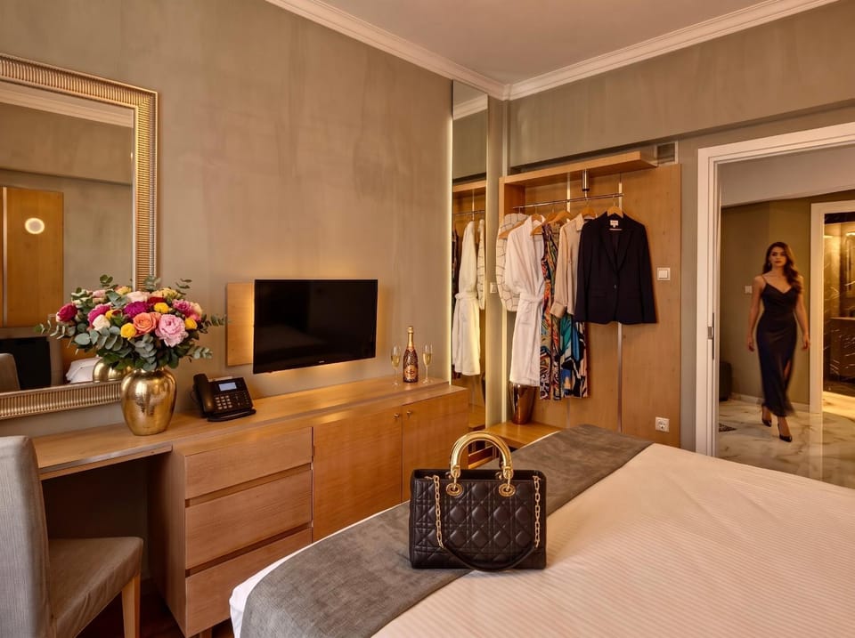 Bed, Night, Bathroom, TV and multimedia, Bedroom, Guests, Drinks, VIP, wardrobe