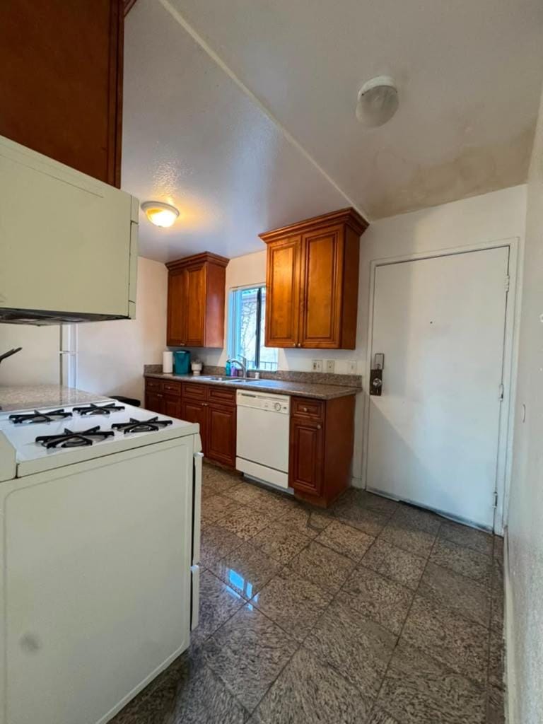 Kitchen or kitchenette, oven, stove