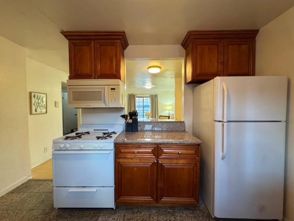 Kitchen or kitchenette, oven, stove
