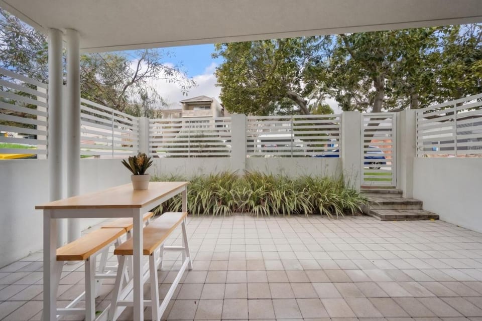 Scarborough Coastal Escape Apartment in Perth