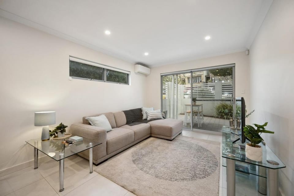 Scarborough Coastal Escape Apartment in Perth