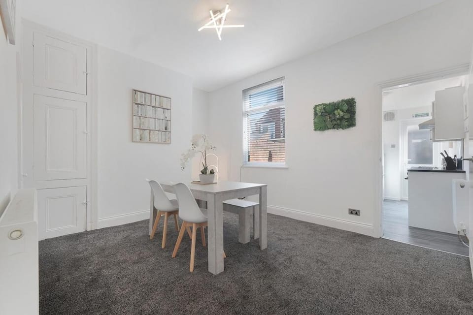 2BR Darlington Home by Stay With Us House in Darlington