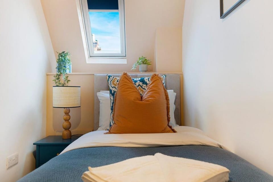 Central Hartlepool 2BR Retreat Sleeps 3 by Stay With Us House in Hartlepool