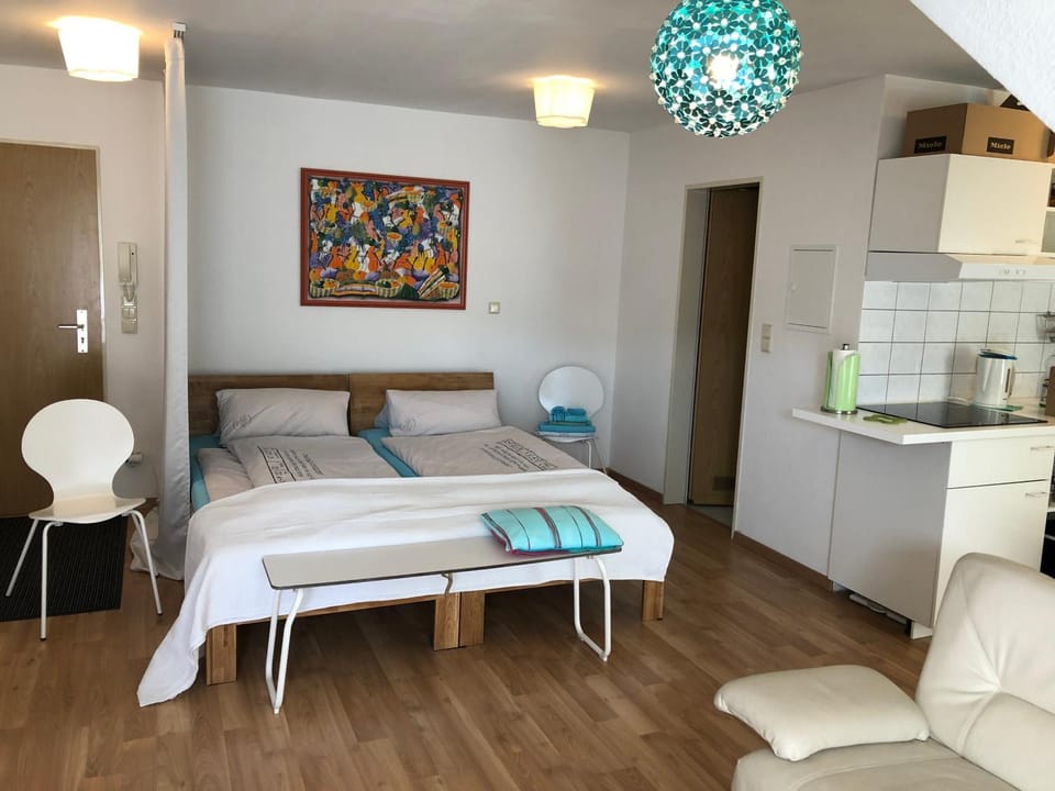 Bed, Kitchen or kitchenette, Photo of the whole room, Bedroom