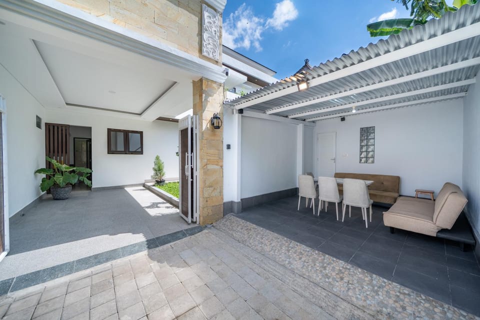Property building, Seating area