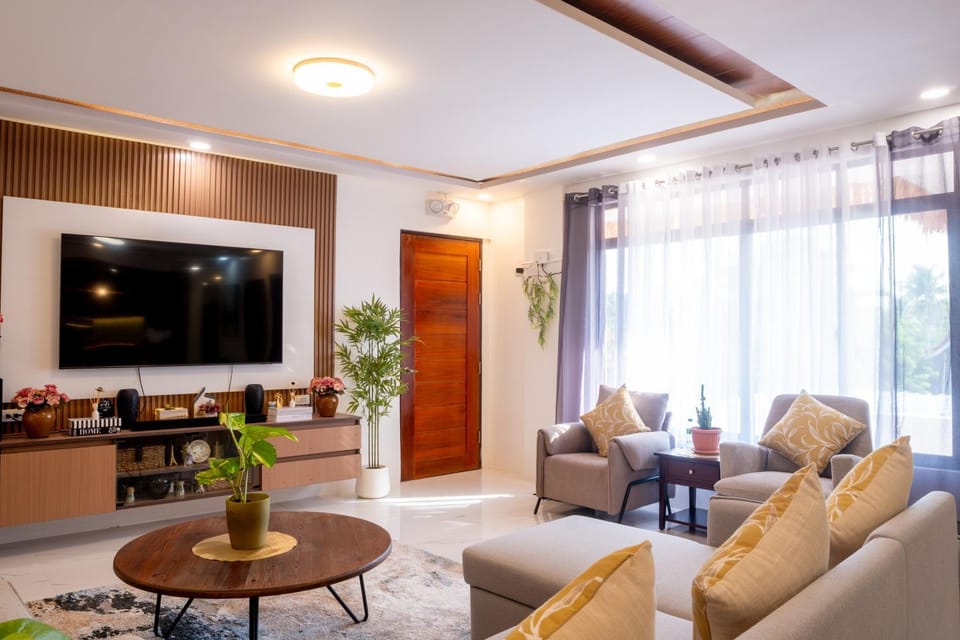 TV and multimedia, Living room, Evening entertainment