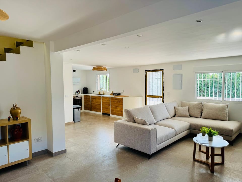 Kitchen or kitchenette, Living room, Seating area