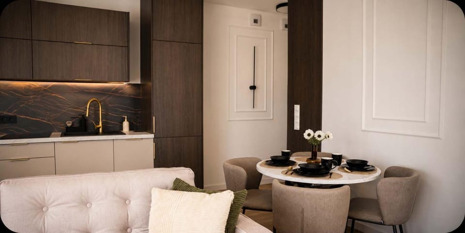Kitchen or kitchenette, Seating area, Dining area