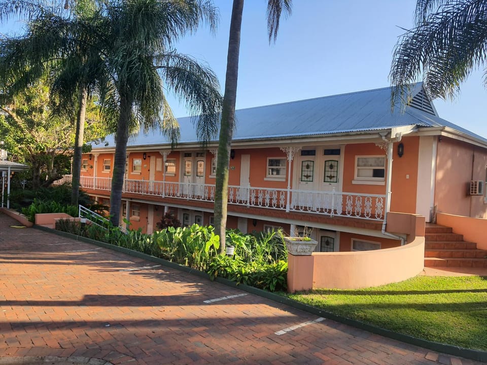 Property building, Day, Garden, Garden view, Parking