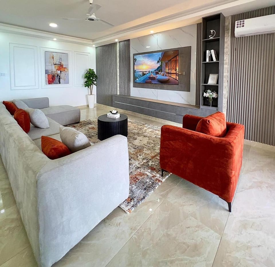 Panoramic Sea view Penthouse AirCon Pool, Gym, Beach Apartment in Mombasa County
