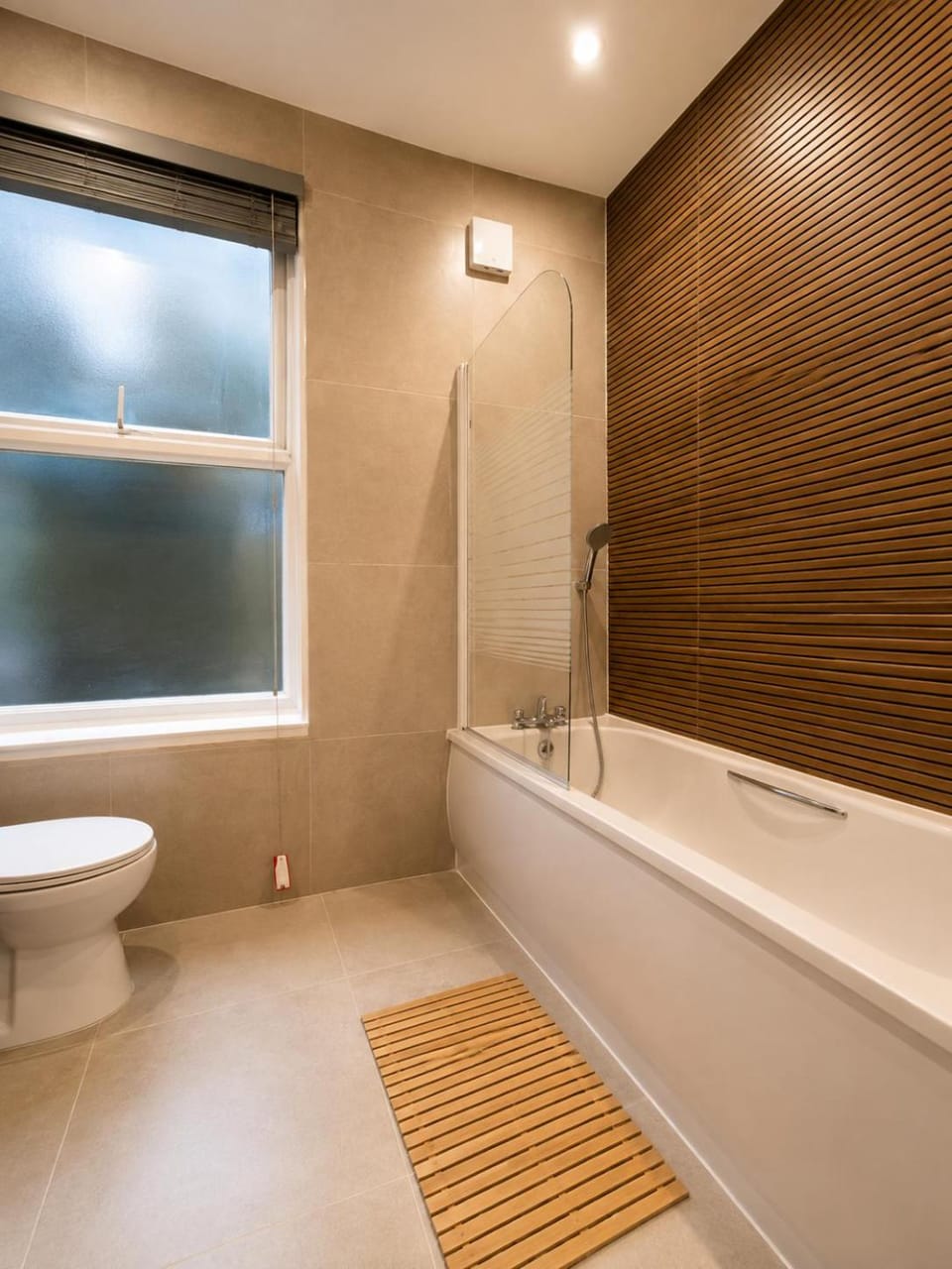 Lavish Central London Apartment - Kensington Close, London Museums, Westfield, Fulham FC Stadium, Chelsea FC Stadium Apartment in London Borough of Richmond upon Thames