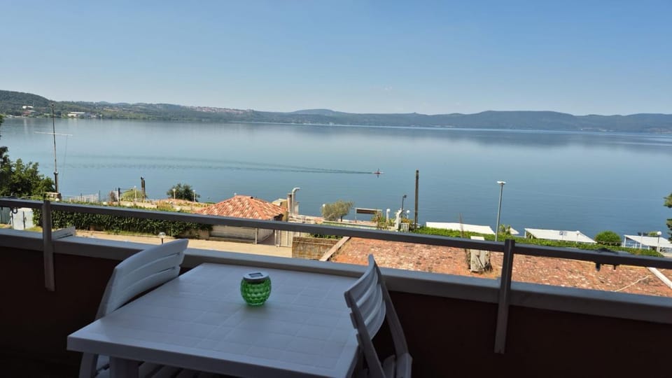 Day, Balcony/Terrace, Dining area, Lake view
