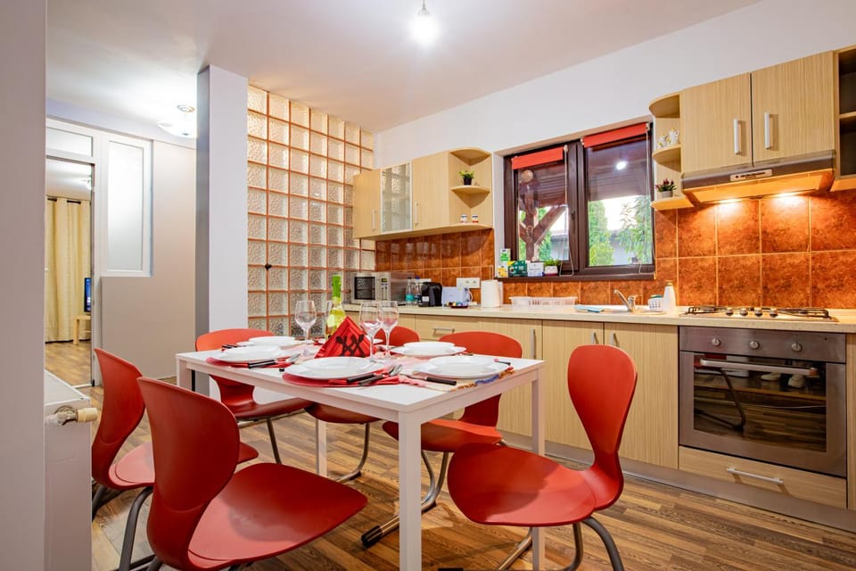 Kitchen or kitchenette, Dining area, dishwasher, oven, stove