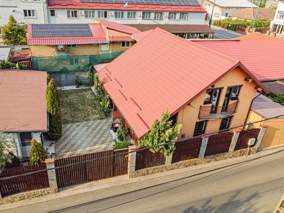 Property building, Day, Neighbourhood, City view, Street view
